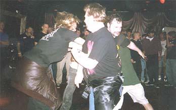 crowd.jpg (65132 bytes)